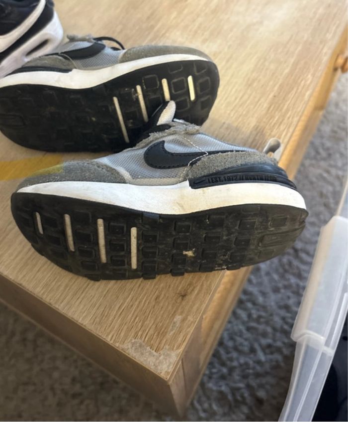 Basket Nike taille 25 - photo numéro 2