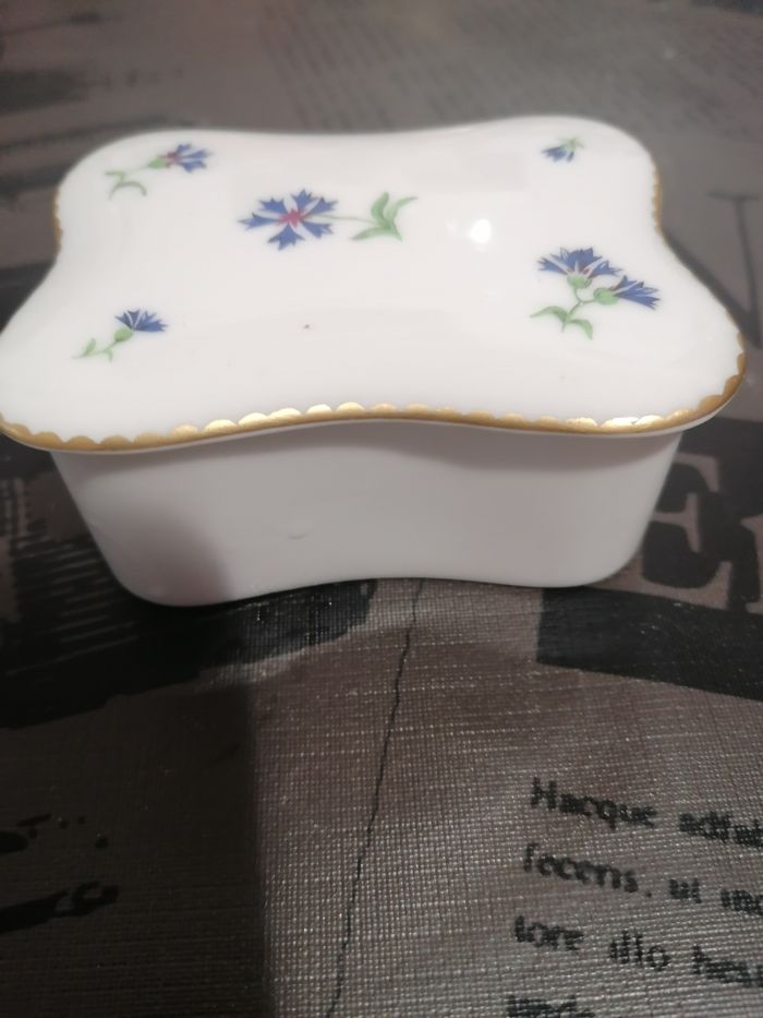 Boite en porcelaine décorée - photo numéro 2
