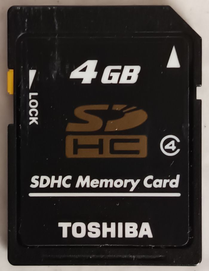 Nintendo 2 DS Bleu Crystal Transparent Seule avec stylet et une carte SD 4 Go - photo numéro 3