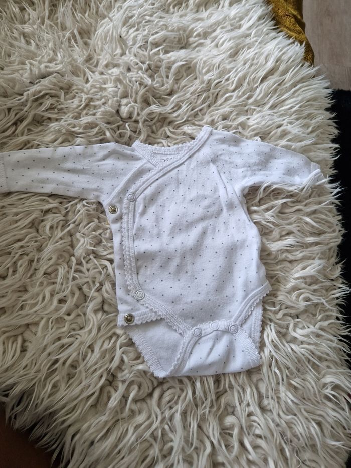 Lot de vêtements bebe fille de 0-56cm - photo numéro 1