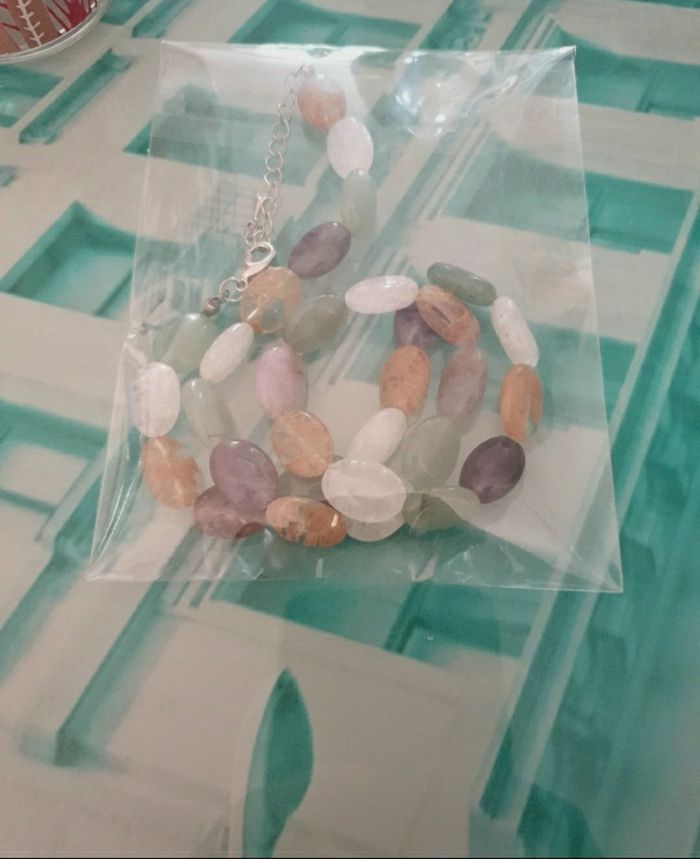 Collier pierres neuf