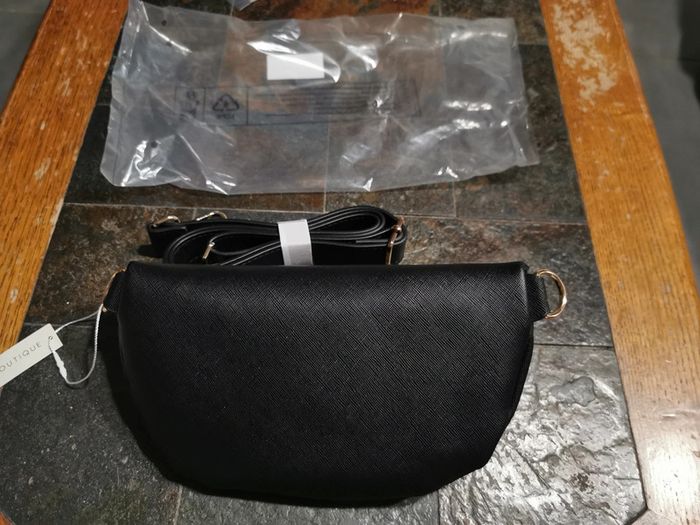 Sac banane noir en cuir synthétique neuve - photo numéro 7