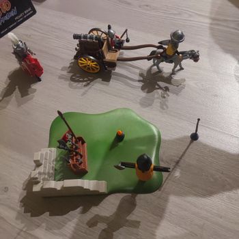 Playmobil 5168 tournoi des chevaliers avec canon pied épouvantail cassé manque épée noir hache manche jaune ceinture enfant