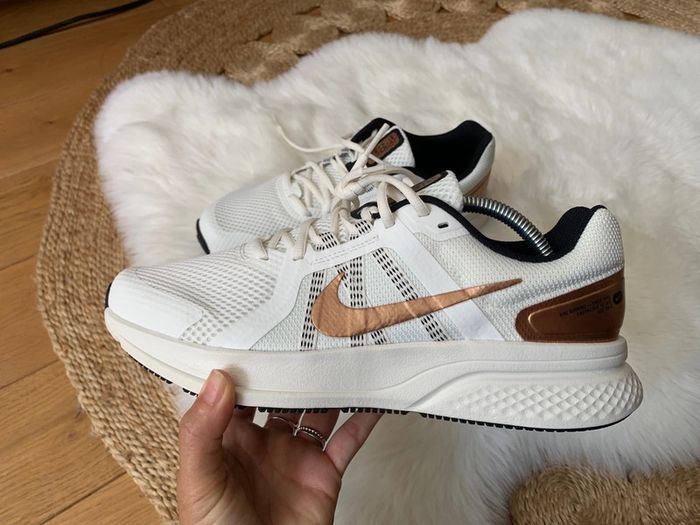 Magnifique Baskets Nike d’été blanche & bronze - photo numéro 4