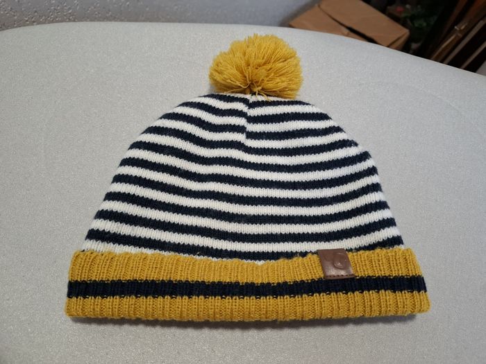 Joli bonnet garçon rayé à pompon La Fabrique des Garçons doublé polaire taille unique très bon état
