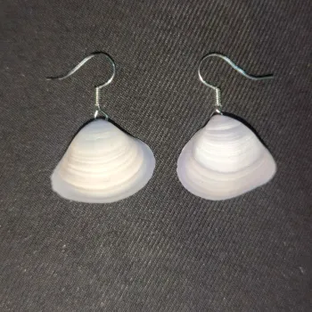 boucles d'oreilles pendantes fantaisie métal argenté et coquillage