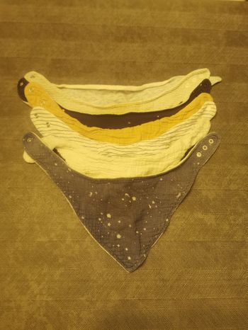 Triangle bavoirs bebe 