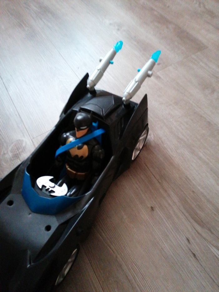 Voiture et figurines Batman - photo numéro 7
