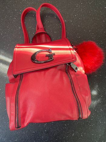 Sas à dos Guess rouge à pompon