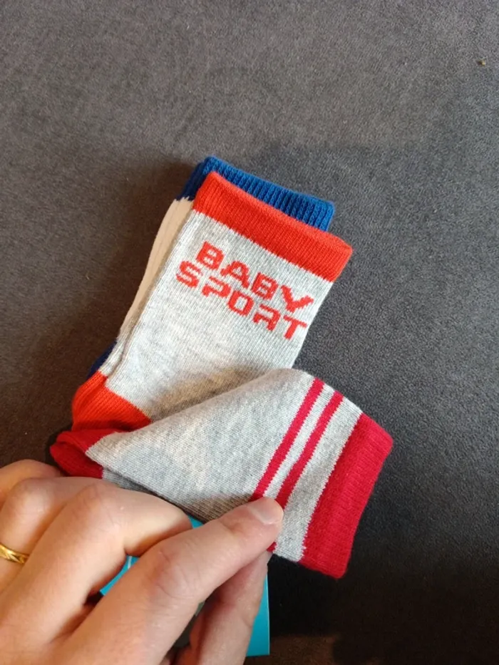 Lot de 3 paires de chaussettes neuves 21/23 - photo numéro 3