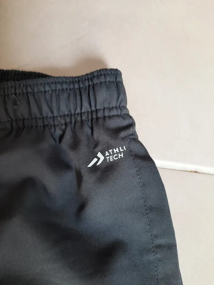 Short Athli-tech 14ans neuf - photo numéro 2
