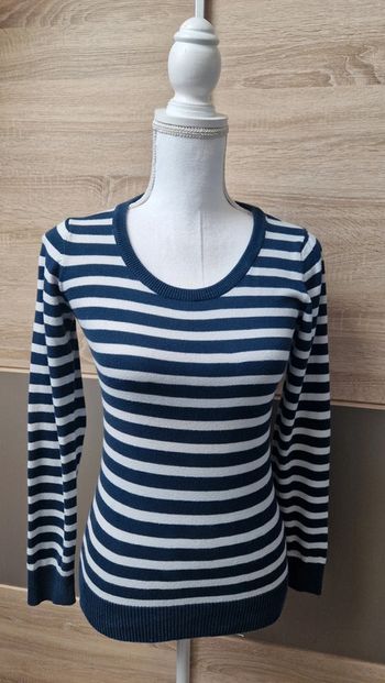 Pull à rayures.