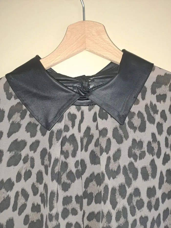 Blouse légère femme 36/38 col noir léopard comme neuve - photo numéro 3