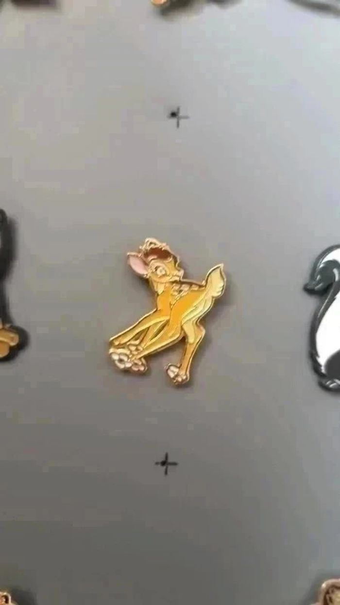 Pin's Bambi Disney - photo numéro 2