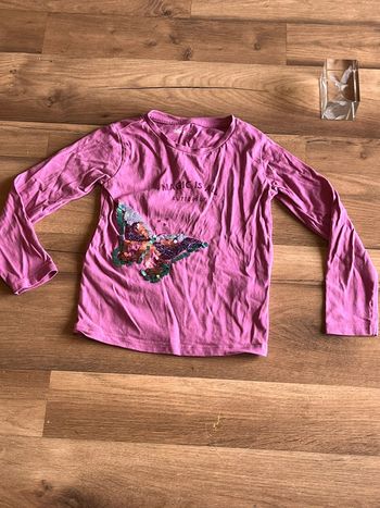 Je vend un haut manche longues fille 4 ans très bon état
