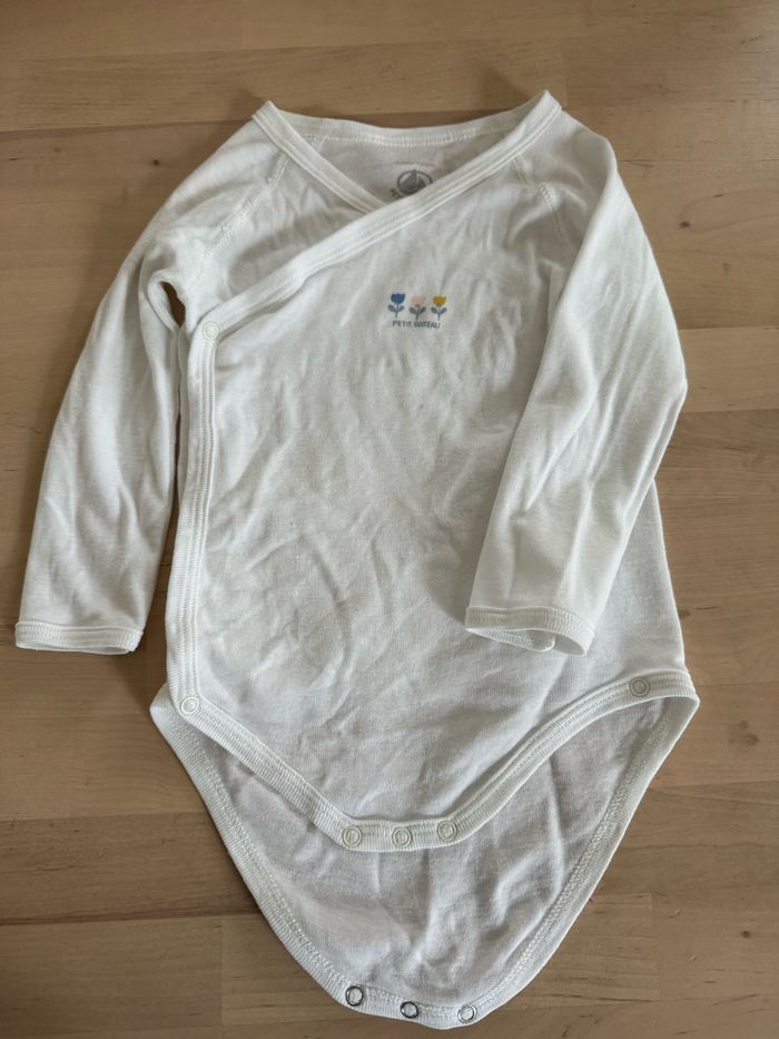 2 Bodies bébé fille 12 mois Petit Bateau - photo numéro 2