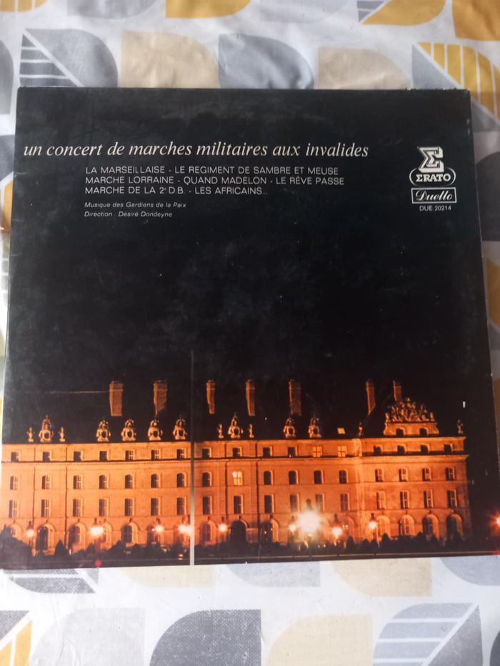 33T un concert de marches militaires aux invalides