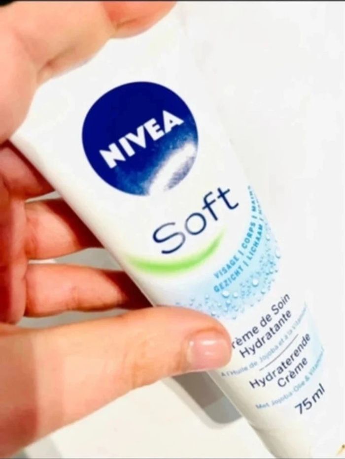 Somptueuse crème de soin nivea hydratante Neuf