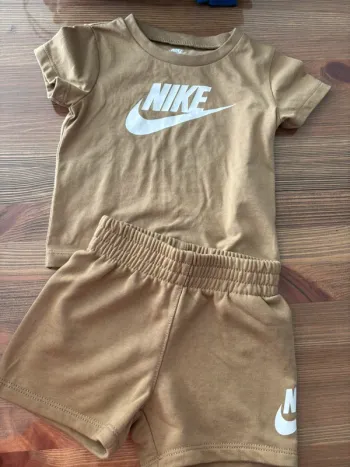 Ensemble Nike
