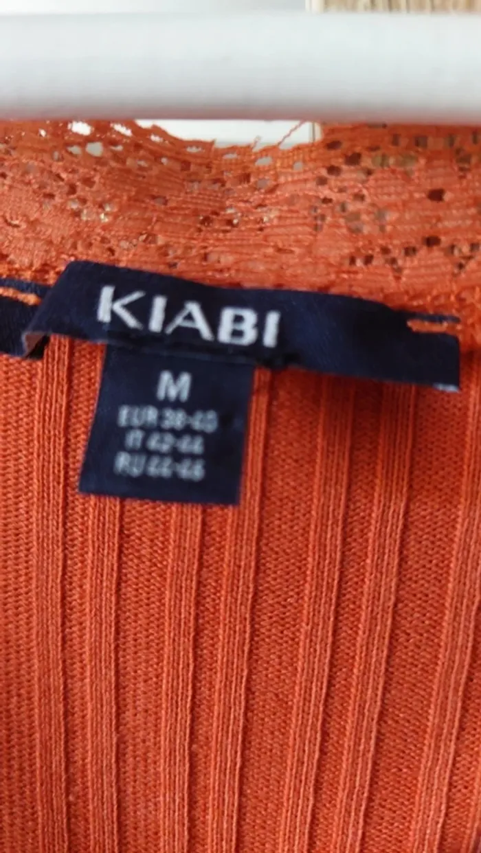 T‑shirt orange col V Kiabi – Taille M - parfait état - coton et polyester - photo numéro 4