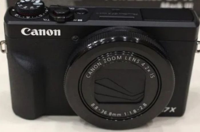Canon Powershot G7X Mark III avec 2 batteries , 1 chargeur et une carte mémoire 128Go en parfait éta - photo numéro 2