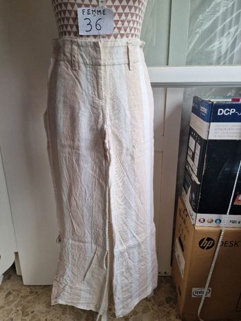 Pantalon, beige, en très très bon état, taille standard, forme Wide, longueur 98cm