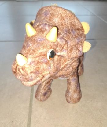 Dinosaure qui bouge et fait du bruit