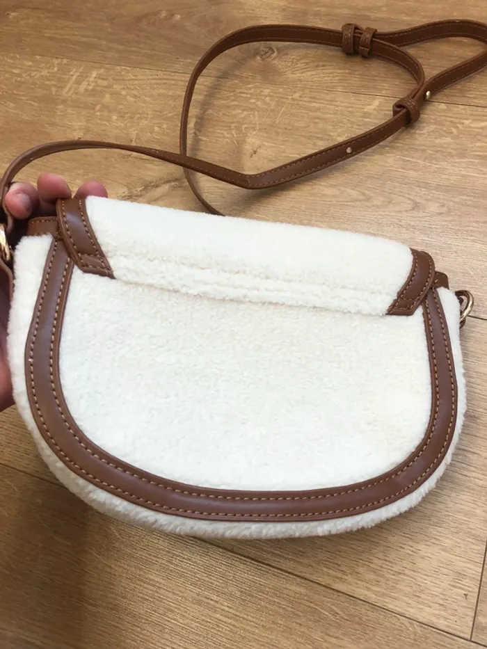 Sac bandoulière moumoute beige et camel - photo numéro 3