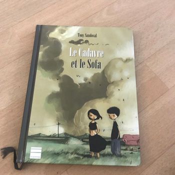 Livre BD le cadavre et le sofa