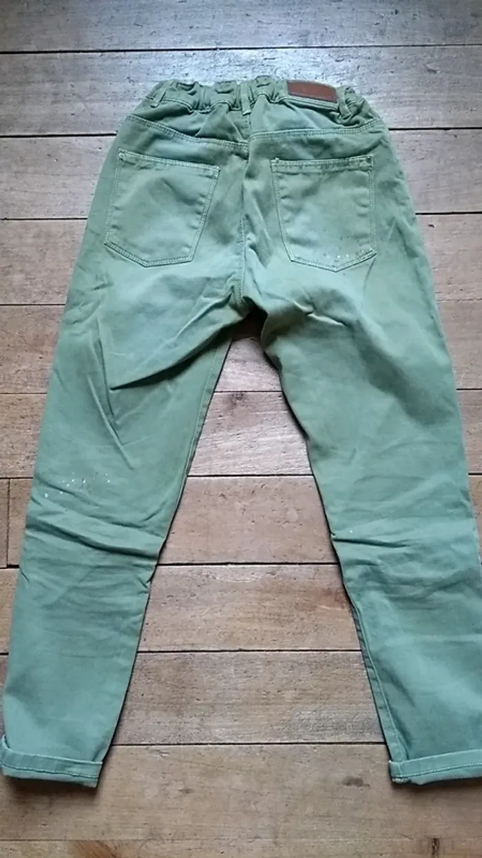 Jean kaki effet "taches de peinture" zara taille 9/10 ans - photo numéro 3