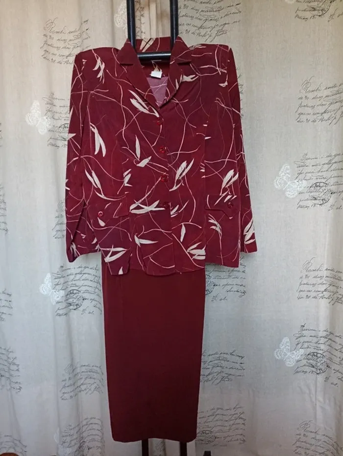 Tailleur Taille 48 Tres belle qualité