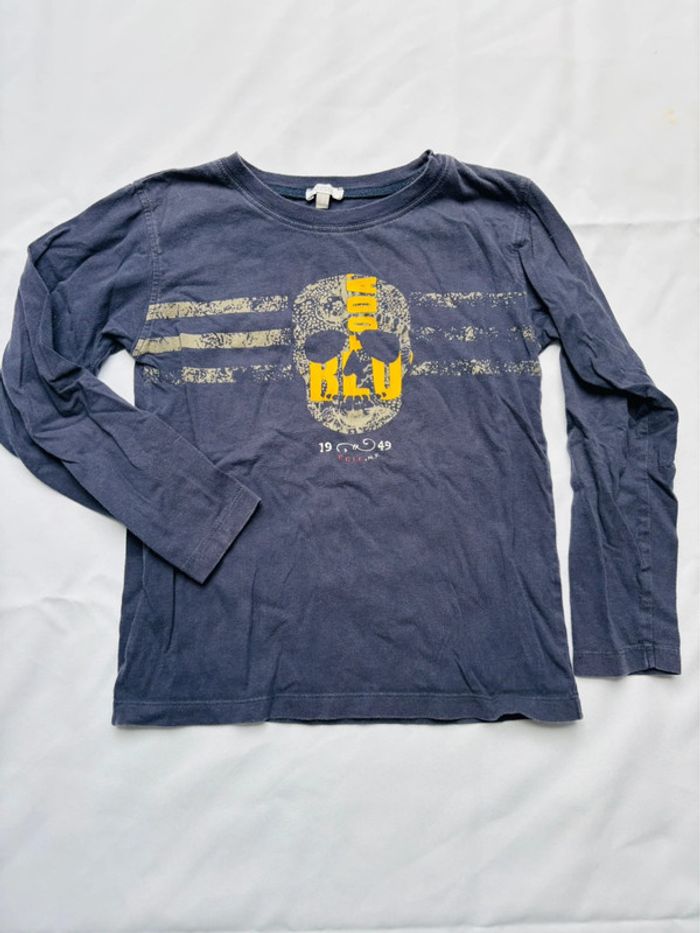 TEE shirt 8 ans manches longues bon état