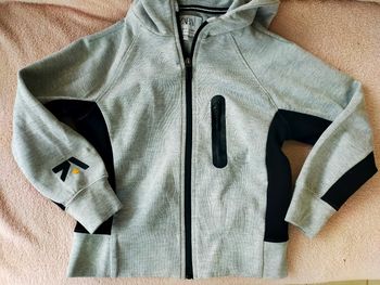 Veste zippée à capuche gris taille 6/7 ans Zara