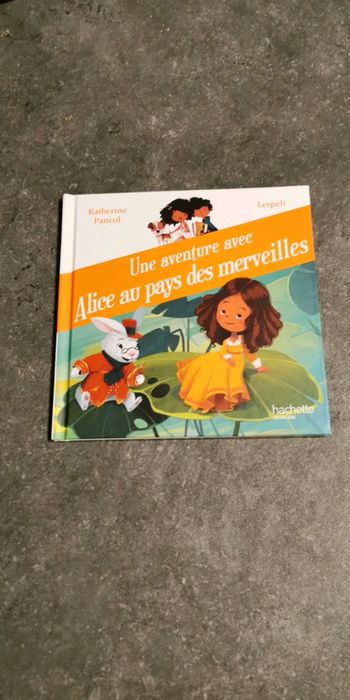 Livre Alice au pays des merveilles