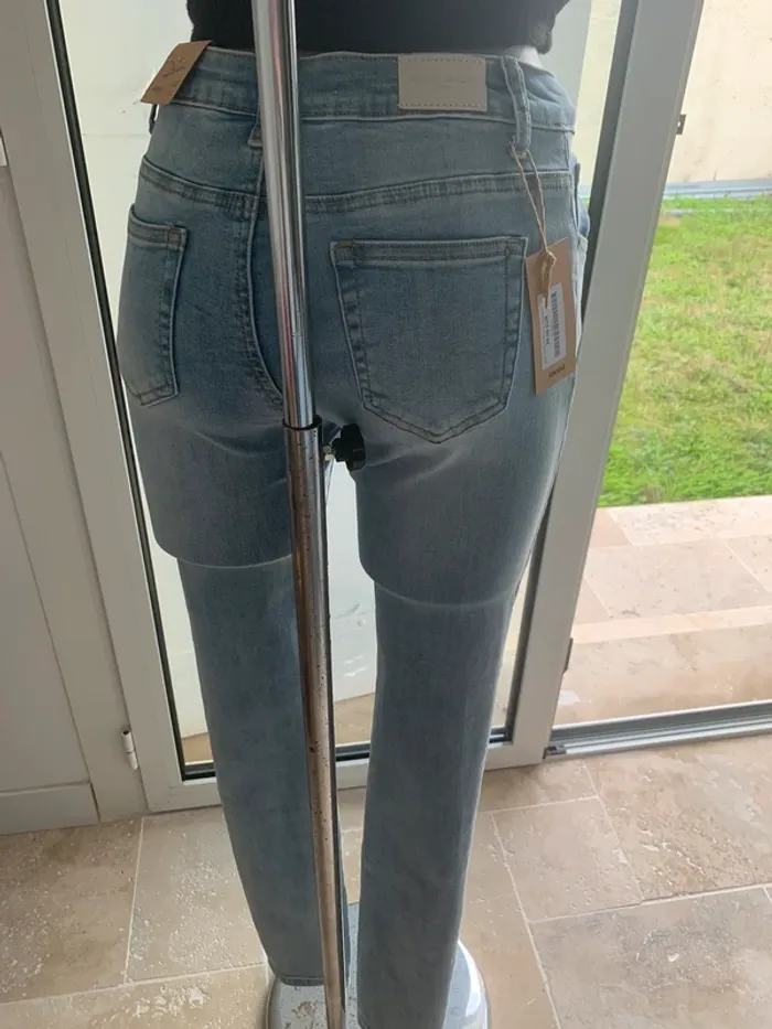 Mini Mignon jeans T16 ans neuf - photo numéro 2