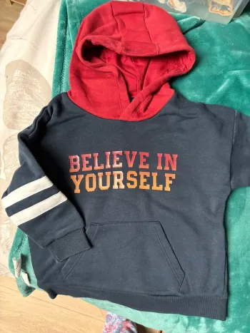 Pull à capuche 92 cm