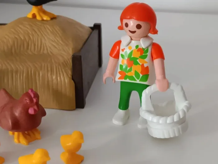 Fillette avec poules playmobil - photo numéro 6