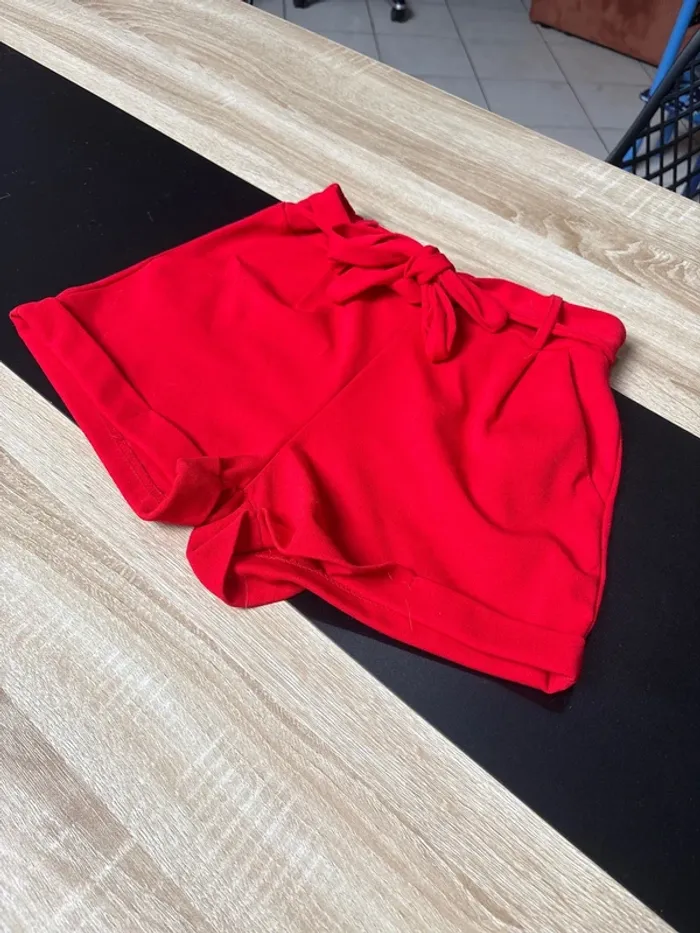 Short rouge taille S - photo numéro 3