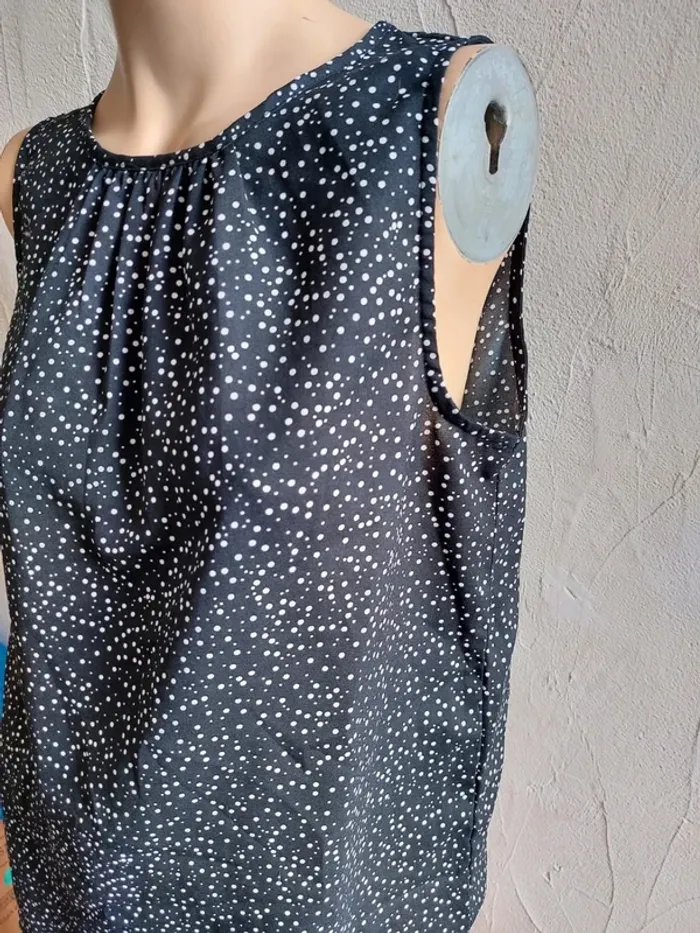 Haut sans manches à pois noir et blanc Taille S - photo numéro 4