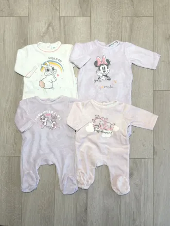 Lot pyjama velours Disney 1mois fille
