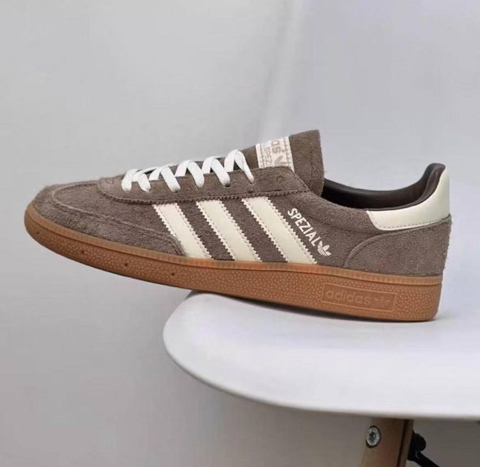 Baskets de  Adidas taille 40.5 - photo numéro 6