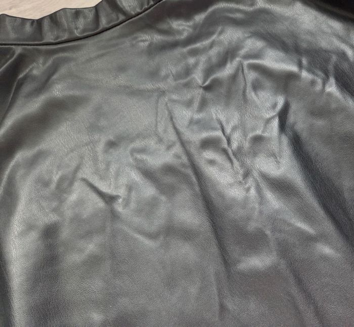 🌸 Belle jupe simili cuir 10 ans 🌸 - photo numéro 2