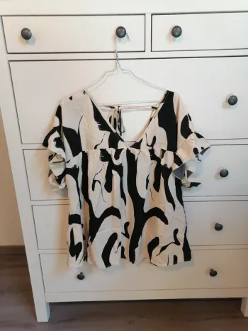 Blouse col v