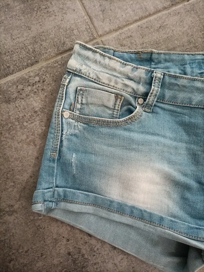 Mini short en J'eans - photo numéro 3