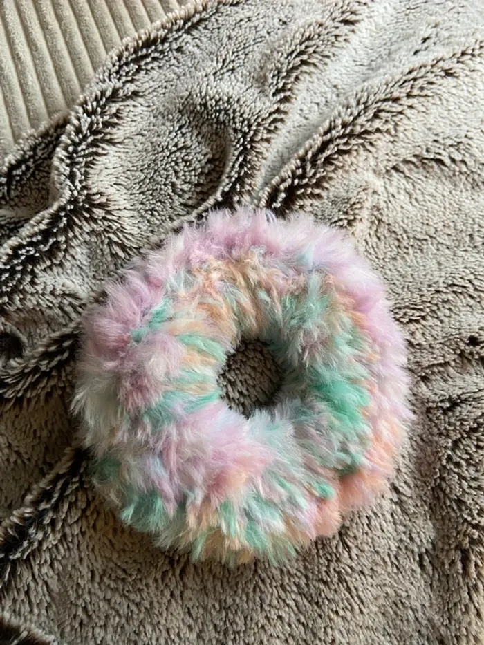 Scrunchie chouchou fourrure accessoire cheveux