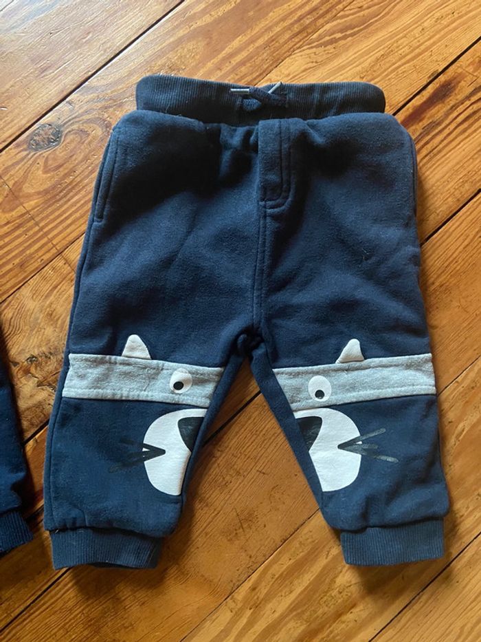 Lot jogging 12 mois - photo numéro 2