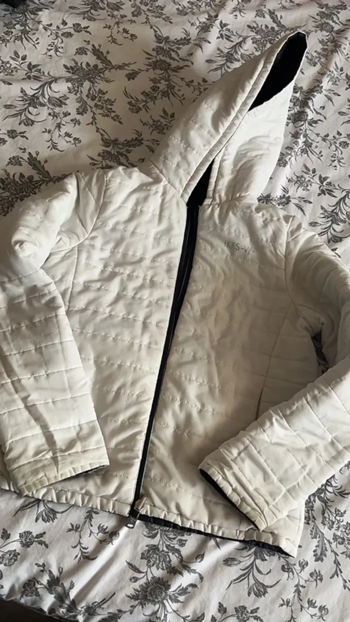 Veste ikks réversible blanc ou noir - photo numéro 2
