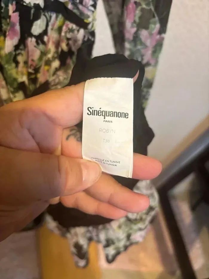 Robe fleurie  taille  38  marque sinequanone - photo numéro 6