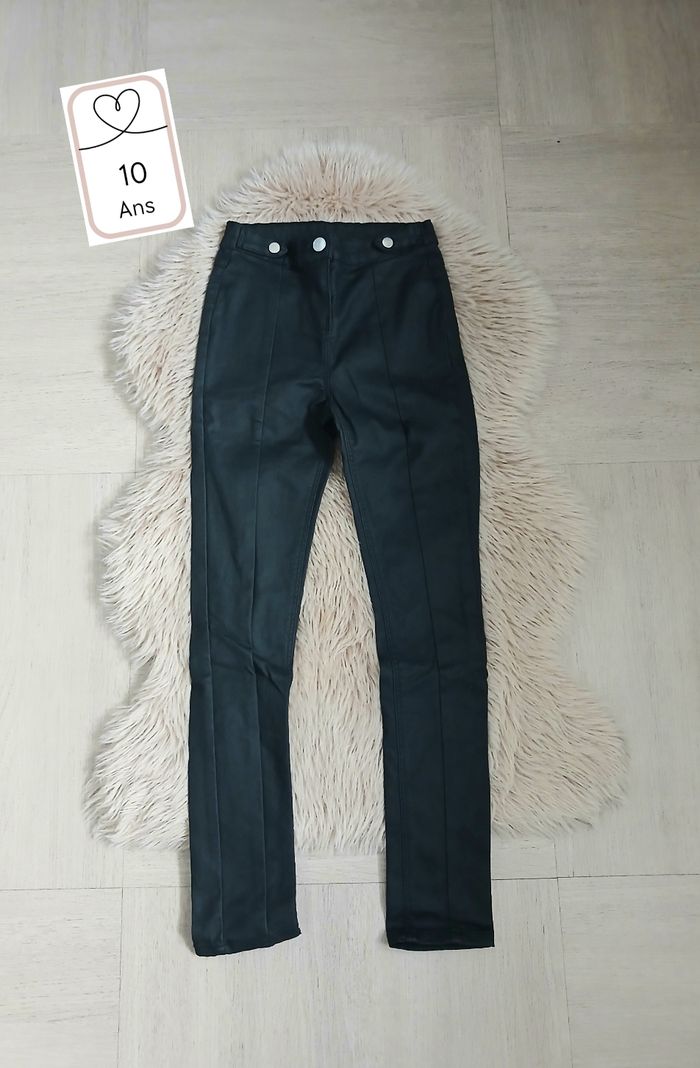 Pantalon huilé * Tape à L’œil *