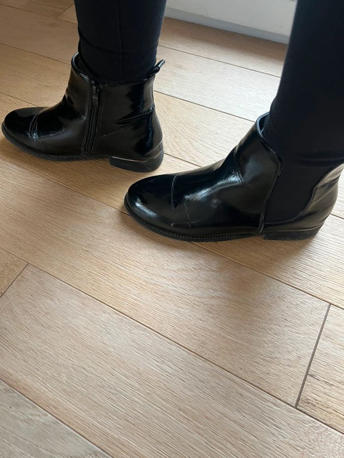 Vends bottines vernis noir philov de chaussea taille 38 état satisfaisant - photo numéro 2
